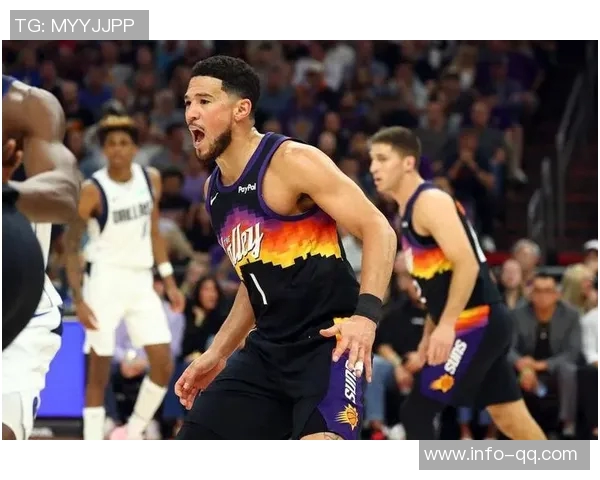 布克半场表现稳定9投5中砍下12分2篮板3助攻助力球队争胜